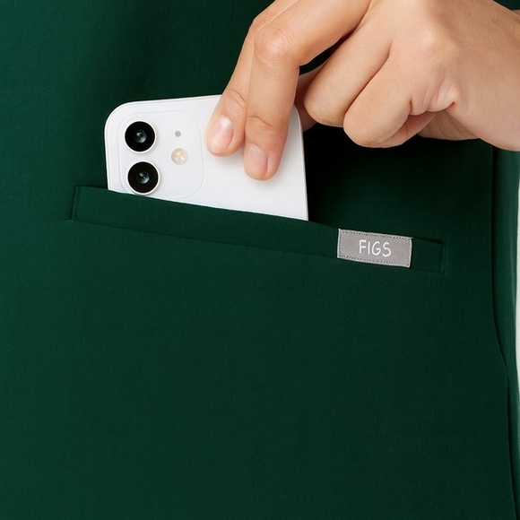 FIGS Casma Three-Pocket Scrub Top | British Racing Green | Modern V-Neck Top - Picture 5 of 5